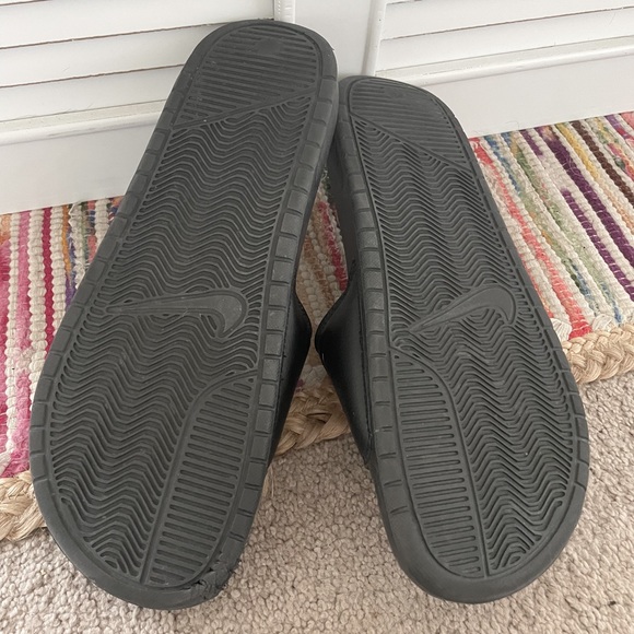 Nike Slides - Picture 4 of 4